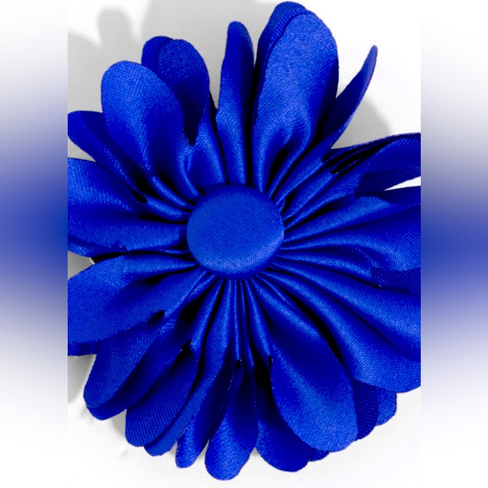 💙💙💙 PRETTY BLUE SATIN! PAPARAZZI “MATERIAL GIRL GARDEN” BLUE HAIR CLIP!